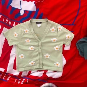 Brand is vivid, color is light green, and size is medium